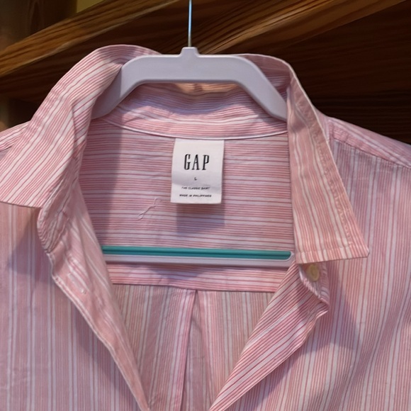 GAP “The Classic Shirt” - Picture 2 of 3
